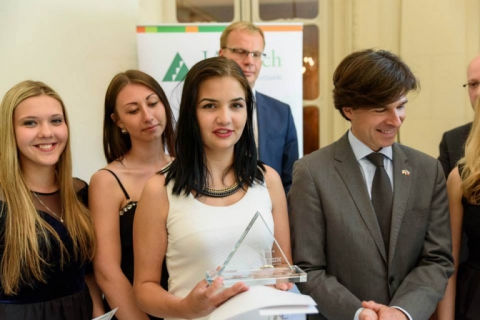 Přijetí studentské firmy Los Penos velvyslancem USA